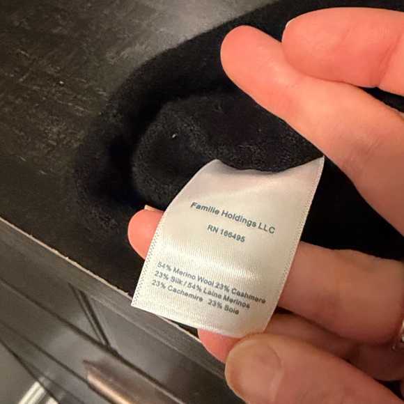 Guest in Residence Featherweight Cropped Cashmere Sweater Tee Black Size Small - Picture 10 of 12